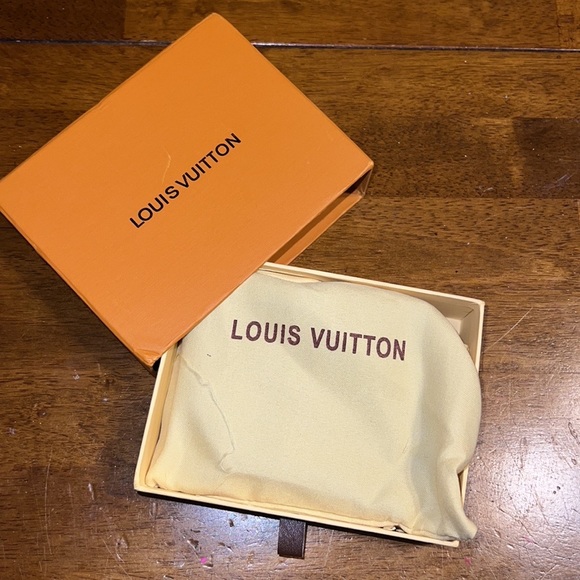 Louis Vuitton mirror image - Picture 9 of 9